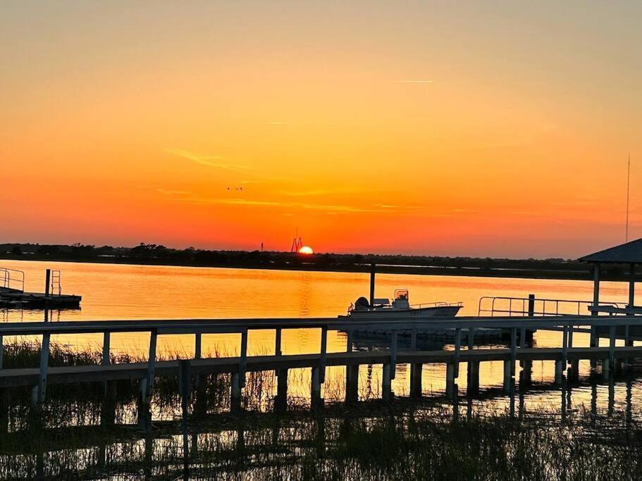 New Waterfront Home With Deep Water Dock Isle of Palms Exterior foto