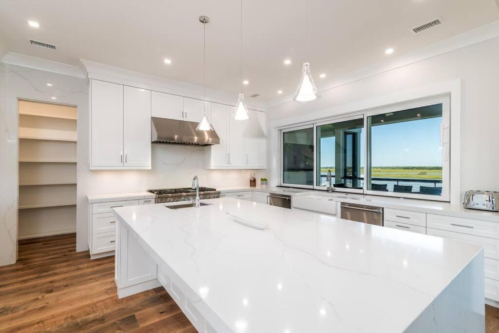 New Waterfront Home With Deep Water Dock Isle of Palms Exterior foto